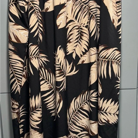 SHEIN Curve Leaf Pattern Top - Picture 4 of 8